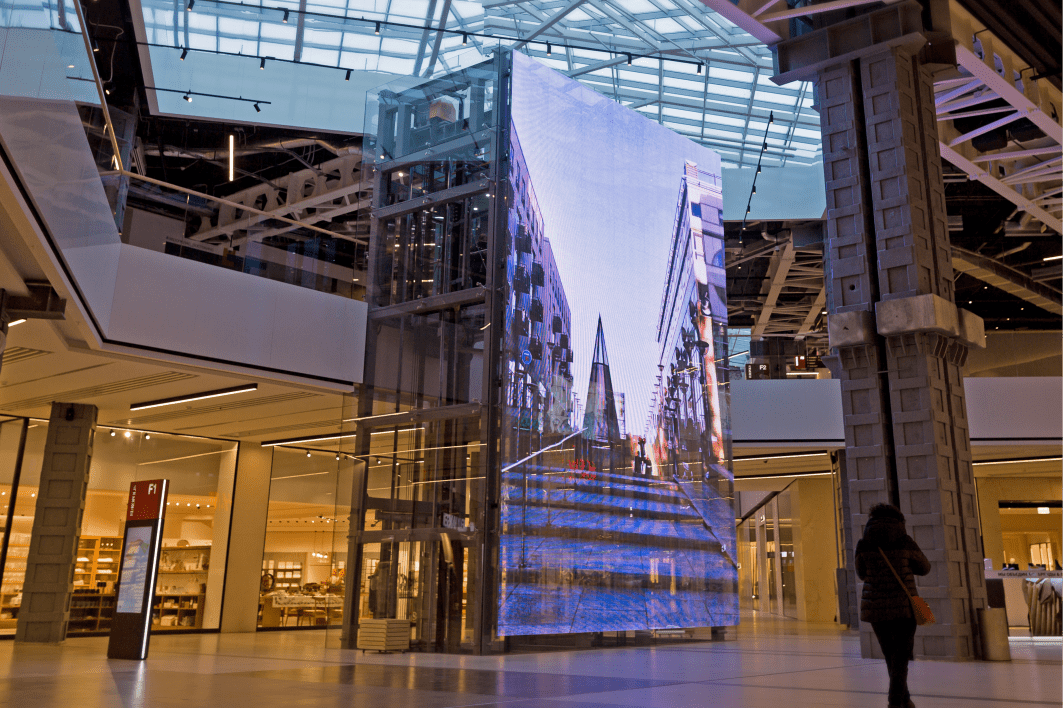 Прозрачный LED-экран на панорамном лифте - LED Indoor Crystal